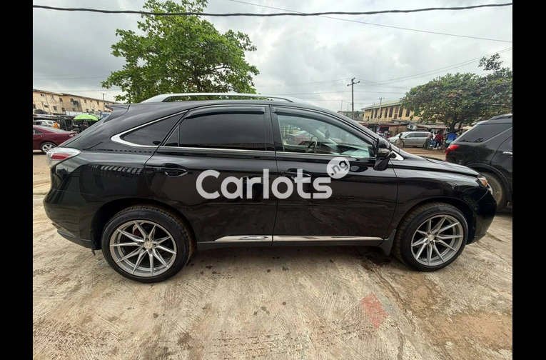Foreign Used 2011 LEXUS RX350 FULL OPTION – LUXURY, CLASS & COMFORT! 🔥 for sale in Ipaja, Lagos - thumbnail 3