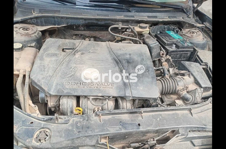 Nigerian Used Mazda MAZDA3 2004 Black for sale in Ikotun, Lagos - thumbnail 6