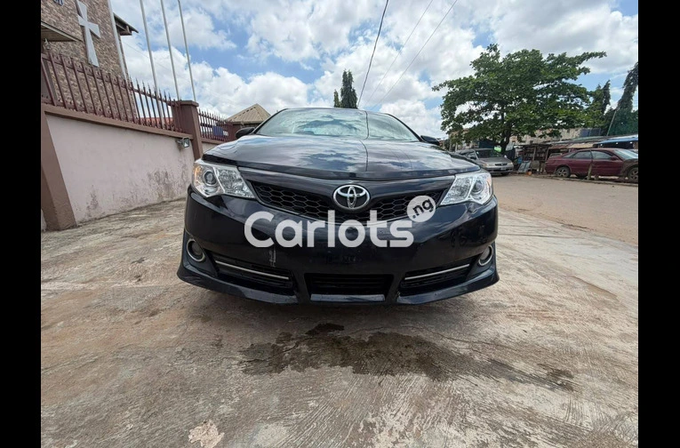 2014 Toyota Camry SE with Sunroof - Clean Foreign Used, Thumbstart, Alloy Wheels for sale in Ipaja