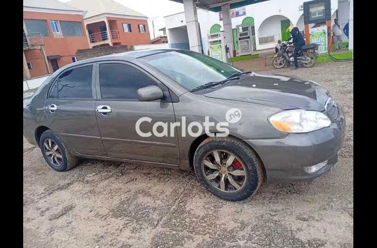 Nigerian Used Toyota Corolla 2005 Gray for sale in Ibadan, Oyo - photo 4 of 7