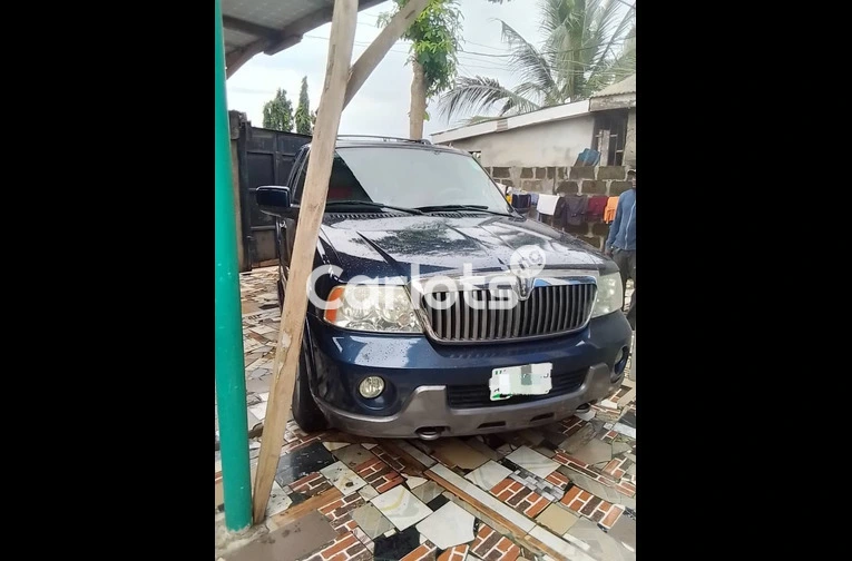 2005 LUXURY LINCOLN NAVIGATOR V6