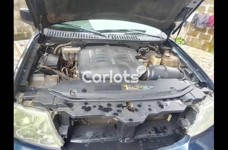 Nigerian Used 2005 LUXURY LINCOLN NAVIGATOR V6 for sale in Lagos - thumbnail 6