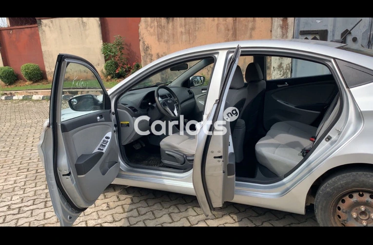 Clean Foreign Used Hyundai Sedan - Buy &amp; Drive for sale in Ikeja, Lagos - thumbnail 4