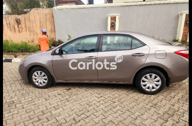 Clean Foreign-Used 2014 Toyota Corolla LE – Gold (Buy and Drive) for sale in Ikeja, Lagos - thumbnail 5
