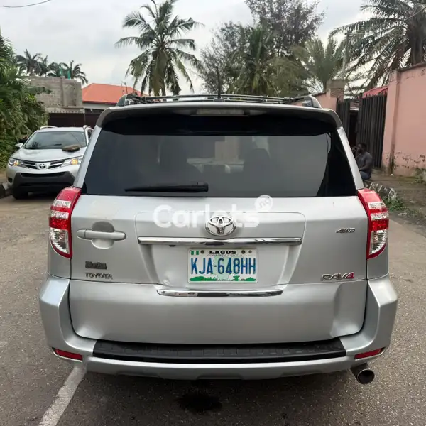 Nigerian Used Sound Toyota RAV4 For Sale in Uyo, Akwa Ibom - thumbnail 7