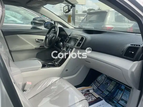 Foreign used 2010 Toyota Venza for sale in Apapa, Lagos - thumbnail 2