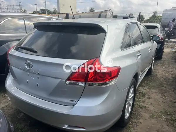Foreign used 2010 Toyota Venza for sale in Apapa, Lagos - thumbnail 4
