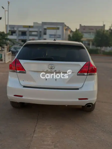 Foreign Used Toyota Venza 2010 model For Sale in Kaduna - thumbnail 3