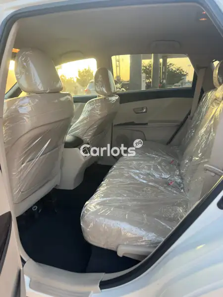 Foreign Used Toyota Venza 2010 model For Sale in Kaduna - thumbnail 4