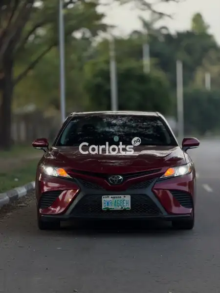 Nigerian Used 2018 Toyota Camry SE – Stylish Toyota for Sale in Asokoro, Abuja - thumbnail 2