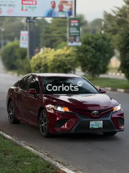 Nigerian Used 2018 Toyota Camry SE – Stylish Toyota for Sale in Asokoro, Abuja - thumbnail 3