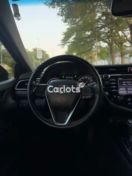 Nigerian Used 2018 Toyota Camry SE – Stylish Toyota for Sale in Asokoro, Abuja - thumbnail 4