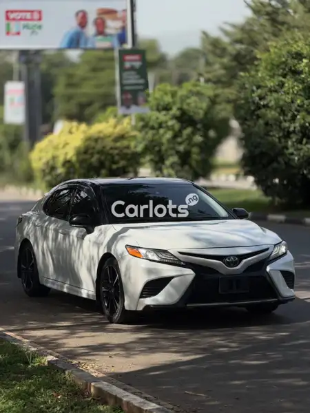 Foreign Used Toyota Camry XSE 2020 – Sporty Executive Sedan for Sale in Asokoro, Abuja - thumbnail 3