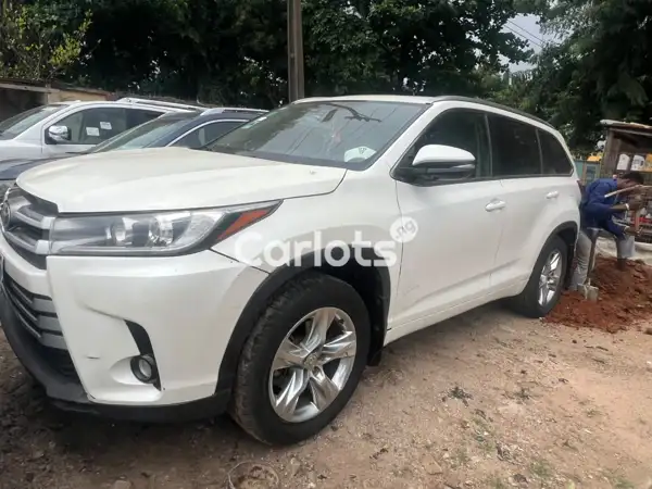 Nigerian Used Toyota highlander 2015 for sale in Abule Egba, Lagos