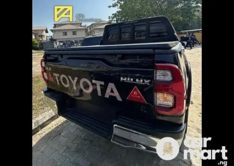 2017 TOYOTA HILUX (MANUAL) - 3/5