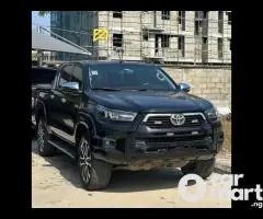 2017 TOYOTA HILUX (MANUAL)