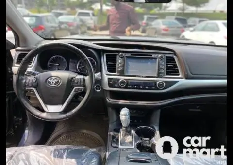 2019 Toyota Highlander XLE - 2/5