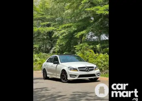 2014 Mercedes Benz C300 - 2/5