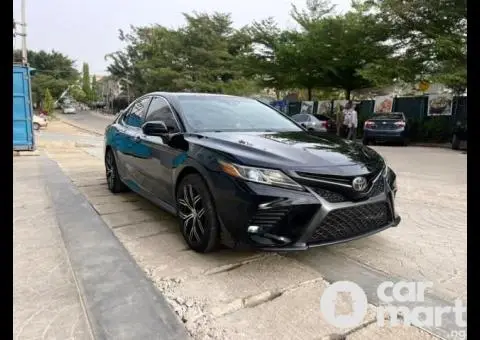 2018 Toyota Camry SE - 1/5