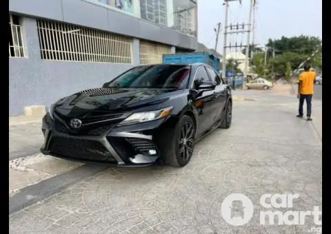 2018 Toyota Camry SE - 2/5