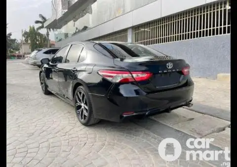 2018 Toyota Camry SE - 4/5