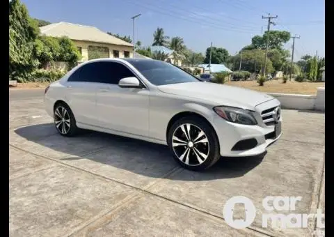 2015 Mercedes Benz C300 - 2/5