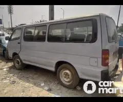 Toyota hiace bus