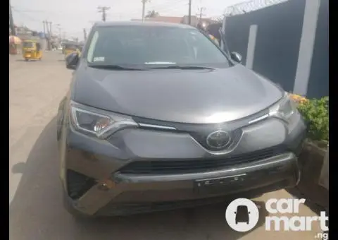 Foreign used 2018 Toyota RAV4 LE - 1/5