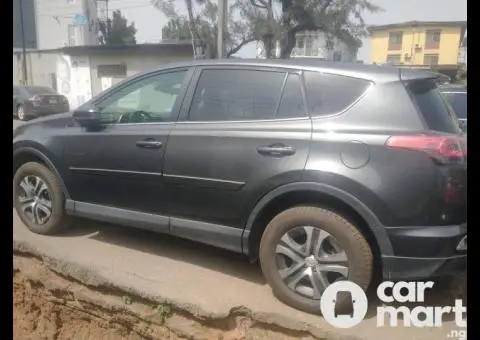 Foreign used 2018 Toyota RAV4 LE - 3/5