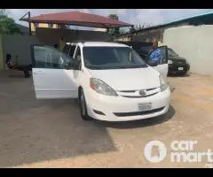 Toyota Sienna 2009 model