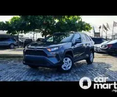 Toyota RAV4 LE 2021 foreign used - 1