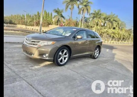 Foreign used 2010 Toyota Venza Full Option - 2/5