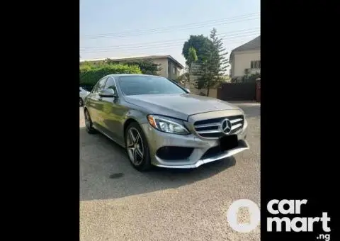 Super clean 2018 Mercedes Benz C300 - 1/5