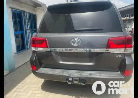 Direct Tokunbo 2019 Toyota LandCruiser VXR - 2/5