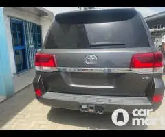 Direct Tokunbo 2019 Toyota LandCruiser VXR