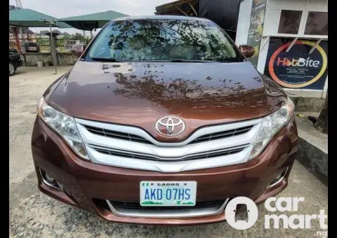 Used 2010 Toyota Venza - 3/5