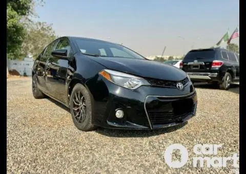 Super clean 2015 Toyota Corolla - 2/5