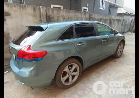 Very Clean Used 2009 Toyota Venza - 4/5