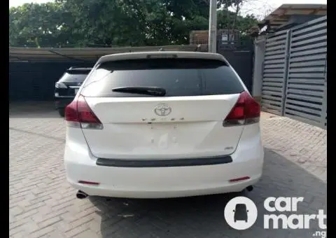 Used 2013 Toyota Venza - 2/5