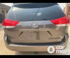 Toyota Sienna XLE 2013 AWD Foreign used Accident free - 5