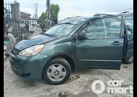 Foreign Used 2005 Toyota Sienna - 1/5