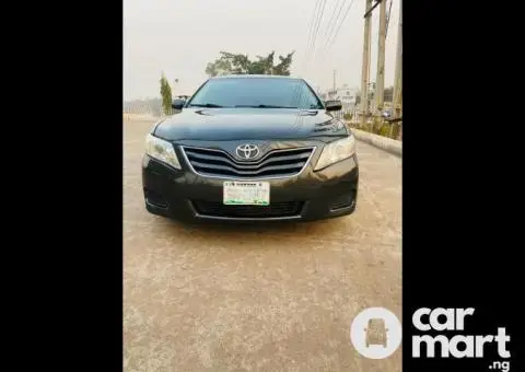 2010 Toyota Camry Barely Used - 2/5