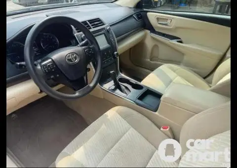 Toyota Camry LE 2017 Foreign used Accident free - 3/5