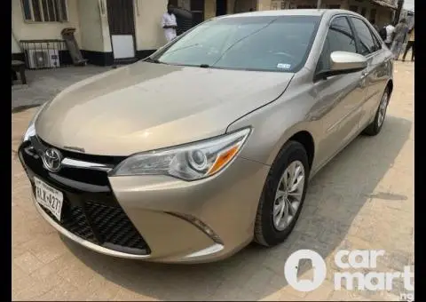 Toyota Camry LE 2017 Foreign used Accident free - 1/5