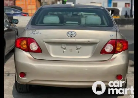 Used 2010 Toyota corolla LE - 2/5