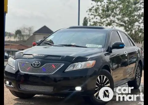 Neatly Used 2009 Toyota Camry LE Black V4 - 1/5