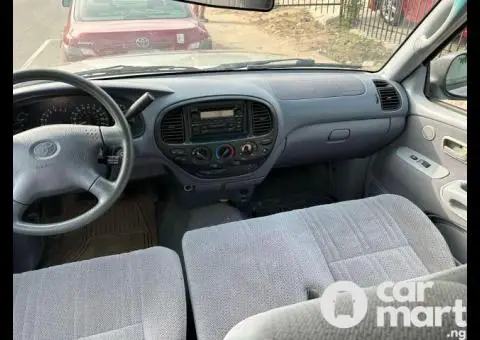 2004 Foreign-used Toyota Tundra - 2/5