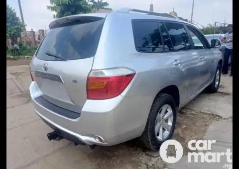 Clean 2008 Toyota Highlander With Headrest DVD Screen - 5/5