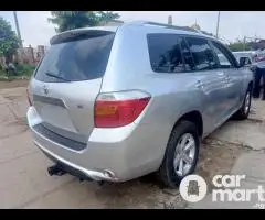 Clean 2008 Toyota Highlander With Headrest DVD Screen