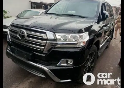 Toyota Land cruiser 2018 VX-R V8 Black - 1/5